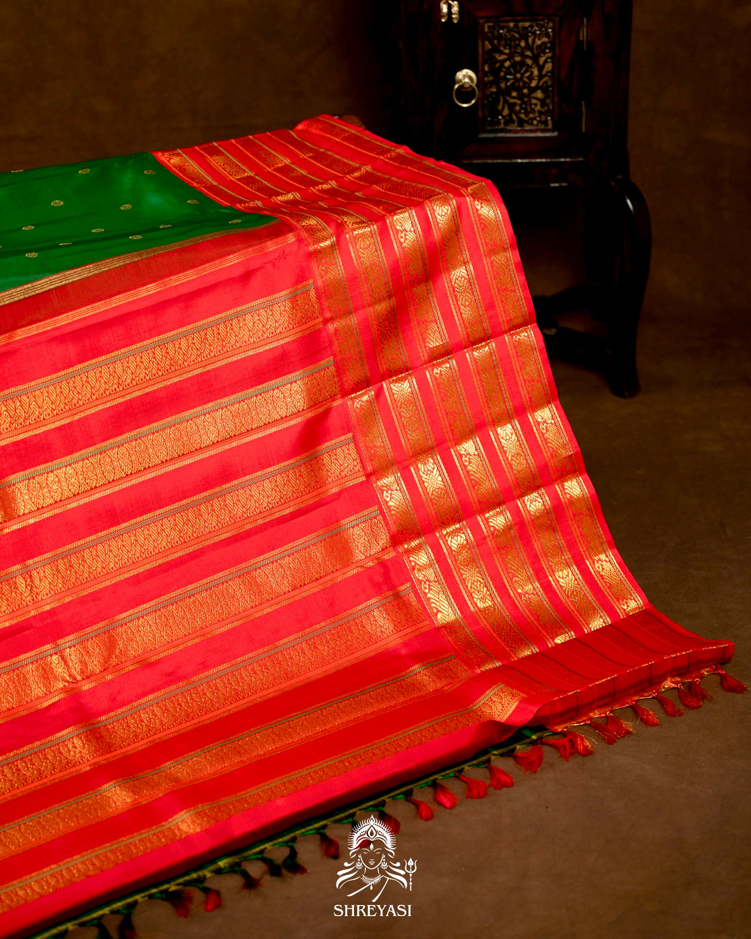 Handloom Pure Kanjivaram Silk Saree in Real Zari in Emerald Green with Kumkum Red Korvai Border