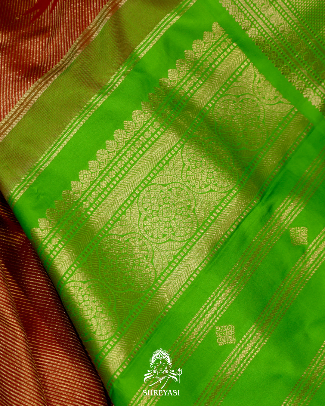 Handloom Pure Kanjivaram Silk Saree with Ettu Kol Weaving and Kuttu Korvai Border in Real Double Zari