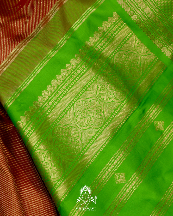 Handloom Pure Kanjivaram Silk Saree with Ettu Kol Weaving and Kuttu Korvai Border in Real Double Zari