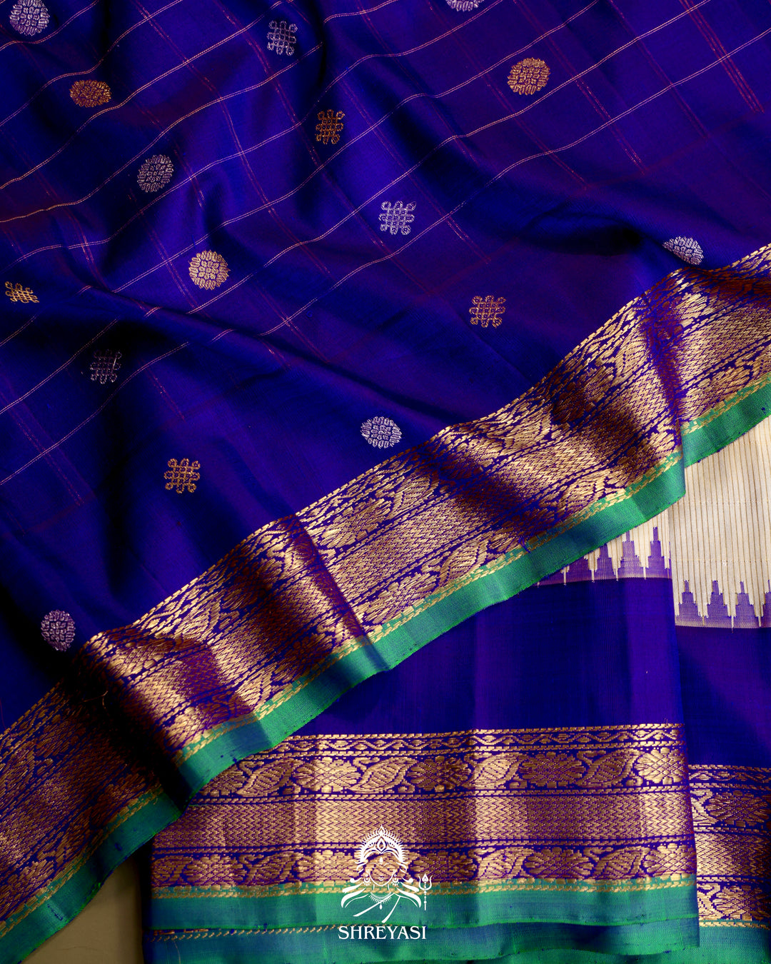 Handloom Pure Gadwal Silk Saree with Kuttu Korvai Border and Contrast Bhuti Blouse