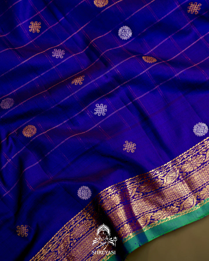 Handloom Pure Gadwal Silk Saree with Kuttu Korvai Border and Contrast Bhuti Blouse