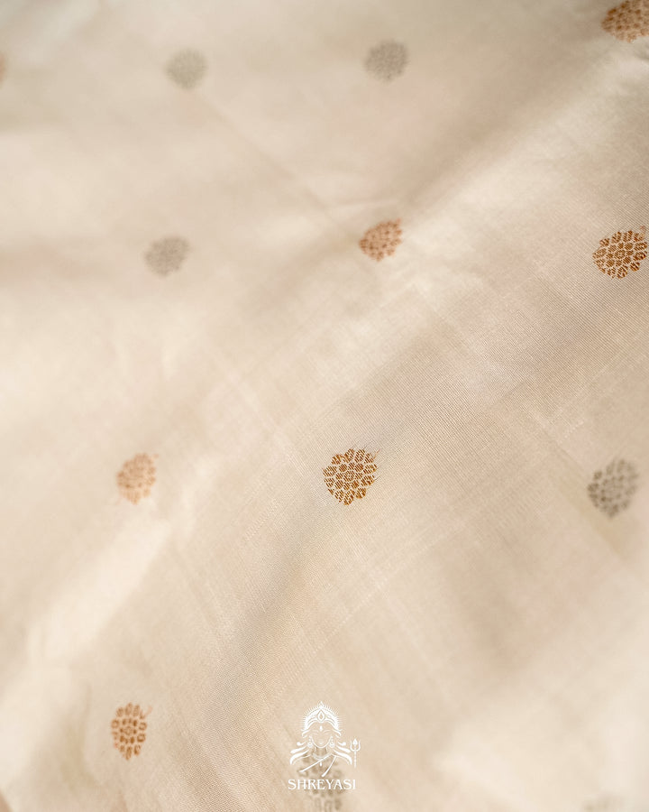 Handloom Pure Gadwal Silk Saree with Tissue Kuttu Border and full Bhuti Silk Blouse