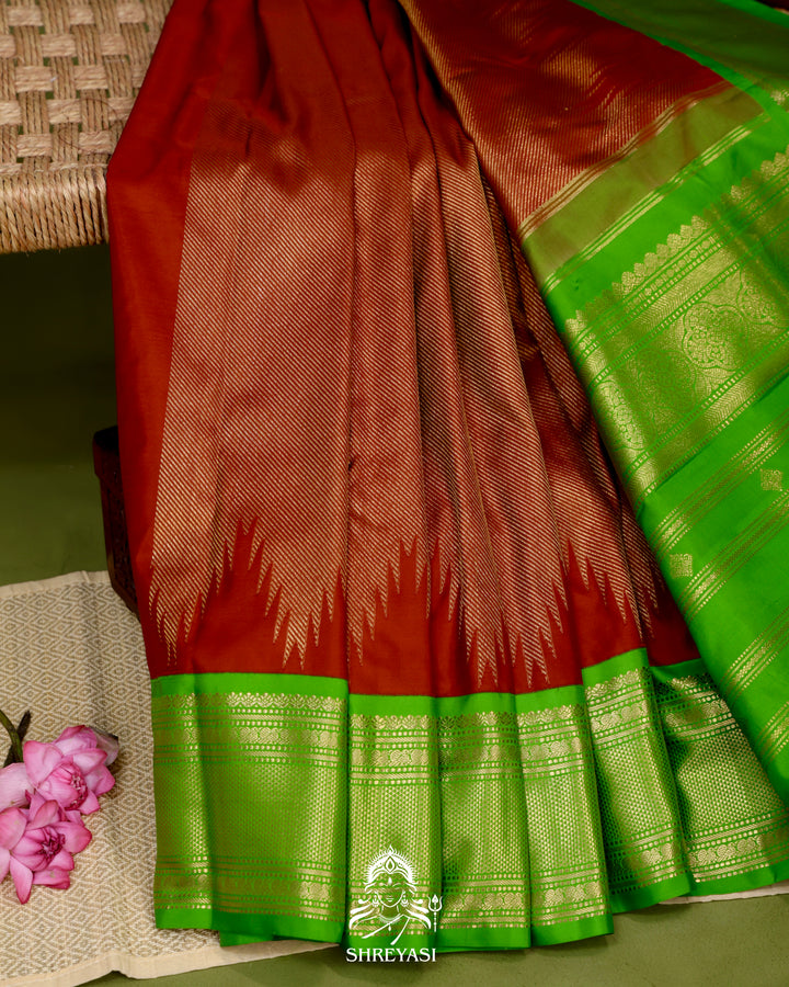 Handloom Pure Kanjivaram Silk Saree with Ettu Kol Weaving and Kuttu Korvai Border in Real Double Zari