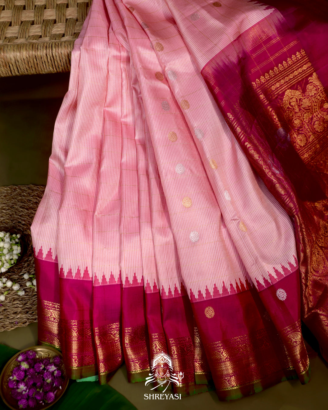 Handloom Pure Gadwal Silk Saree with Kuttu Korvai Border and Contrast Bhuti Blouse