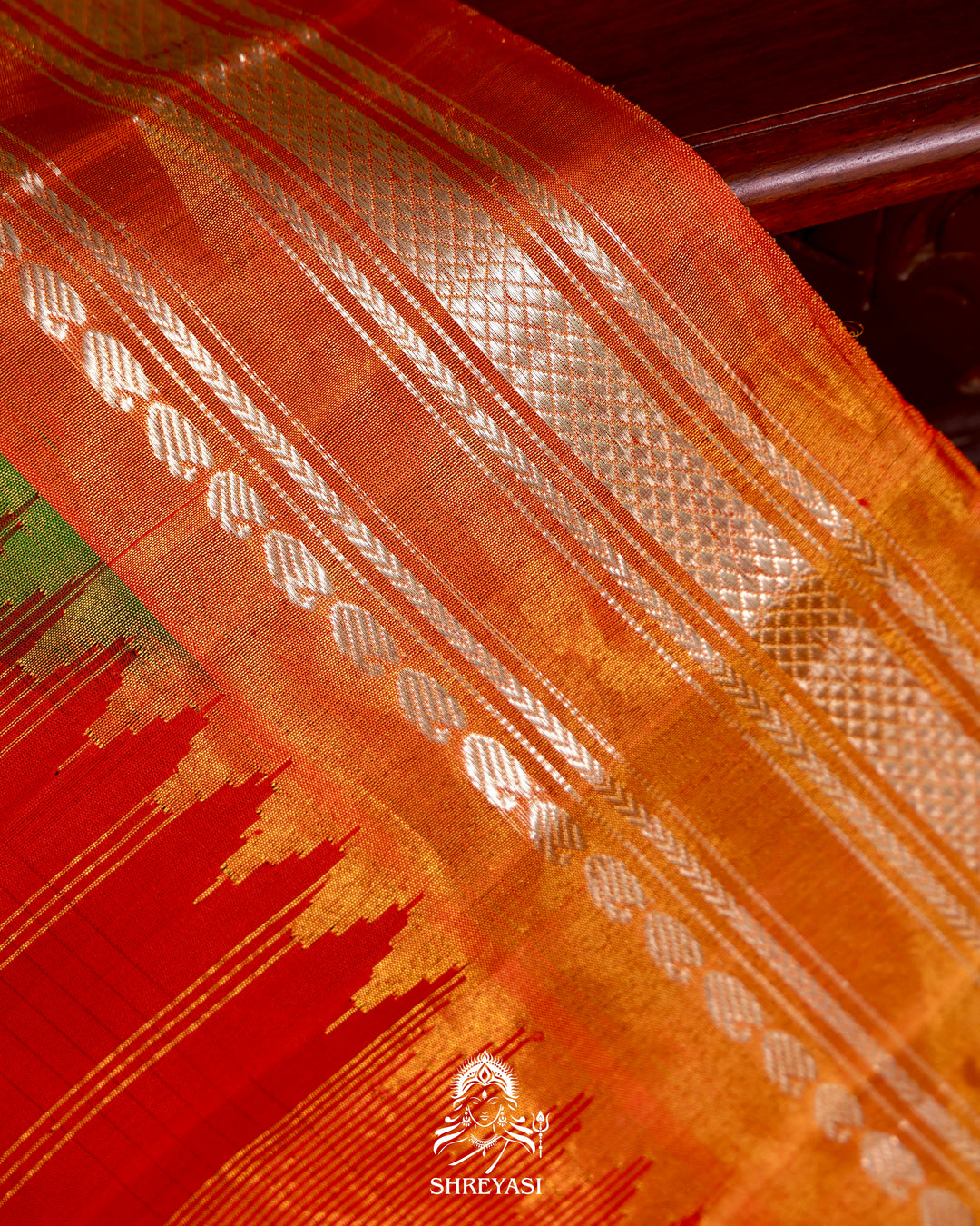 Gadwal Silk Saree with Tissue Border in Kuttu Korvai Weaving