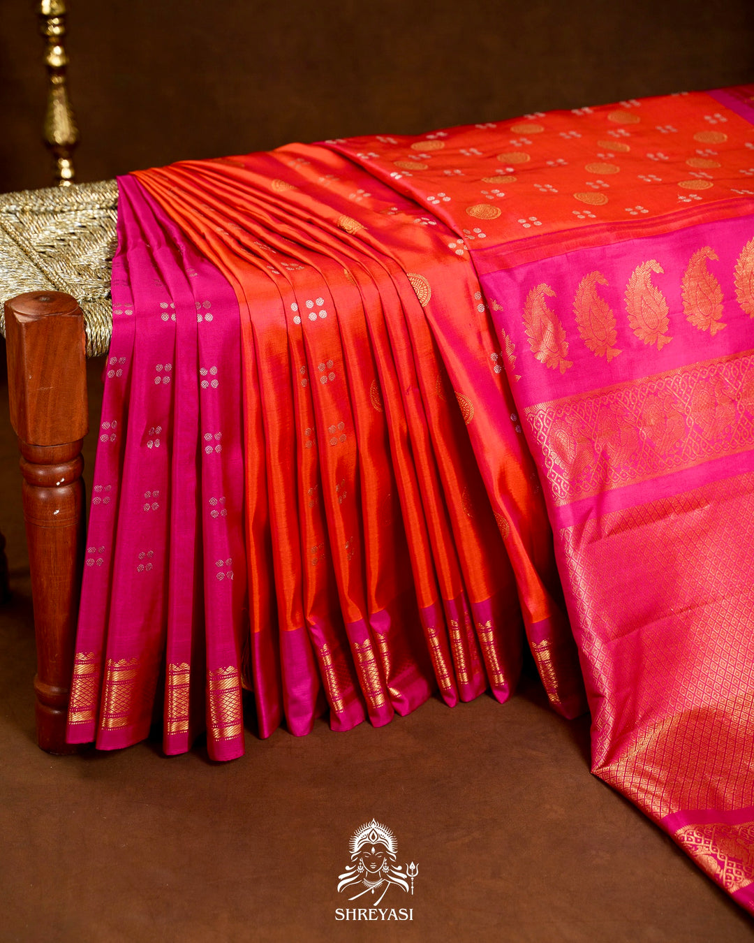 Handloom Pure Gadwal Silk Saree with Contrast Full Bhuti Blouse