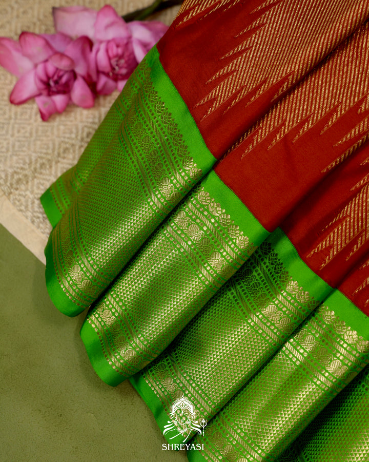 Handloom Pure Kanjivaram Silk Saree with Ettu Kol Weaving and Kuttu Korvai Border in Real Double Zari