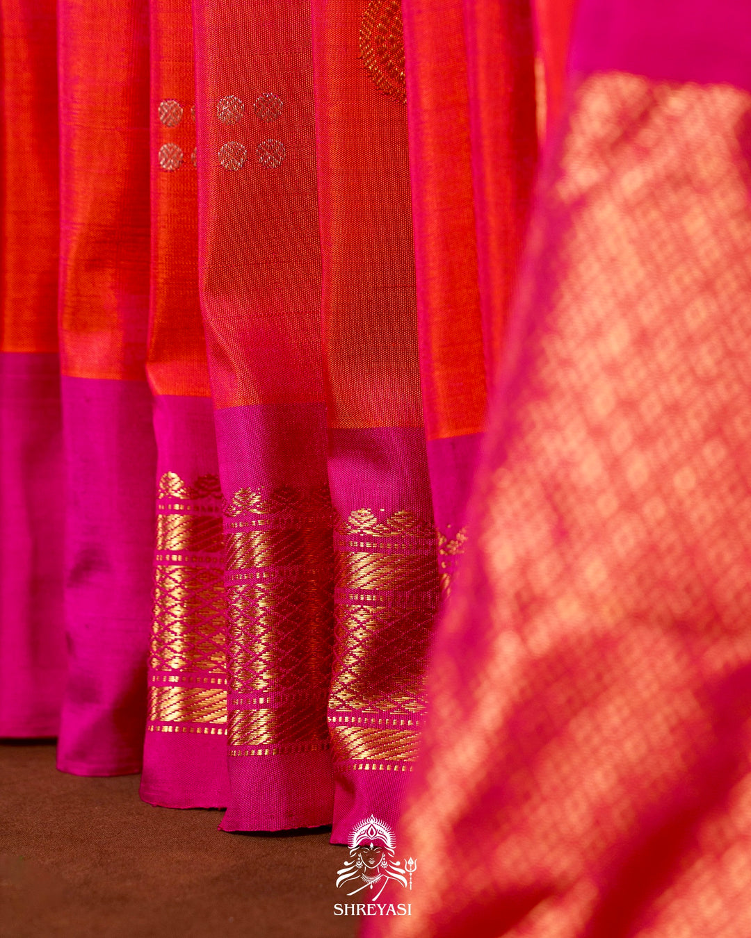Handloom Pure Gadwal Silk Saree with Contrast Full Bhuti Blouse