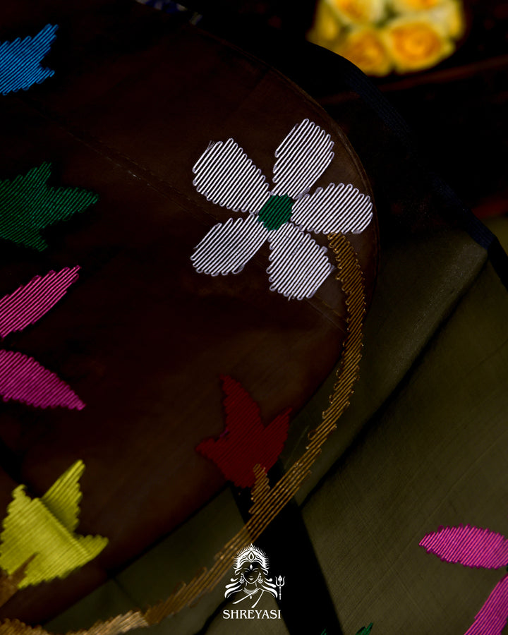 Handloom Pure Muslin Jamdani Saree in Full Jaal Needle Weaving