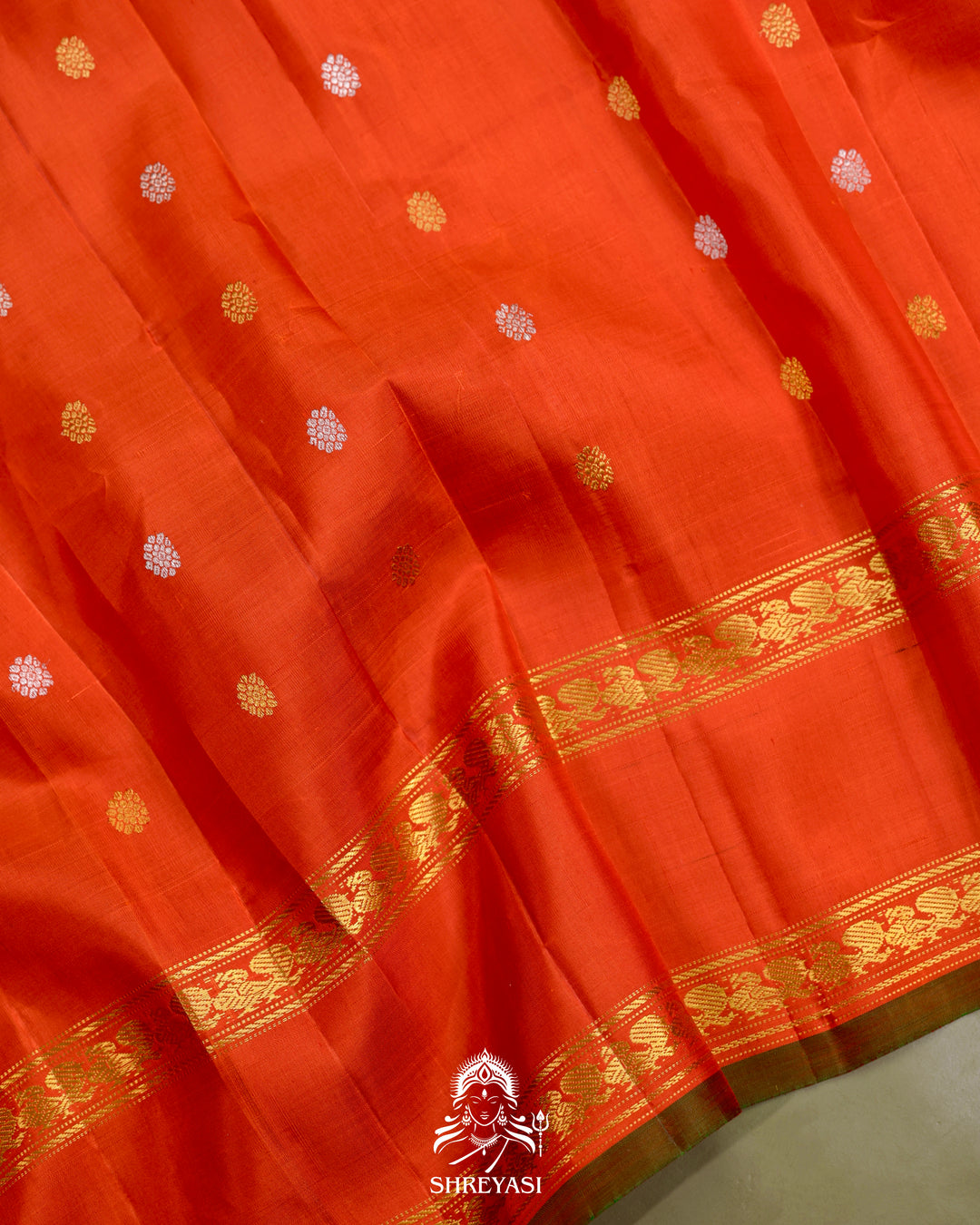 Handloom Pure Gadwal Silk Saree with Tissue Borders in Kuttu Korvai Weaving