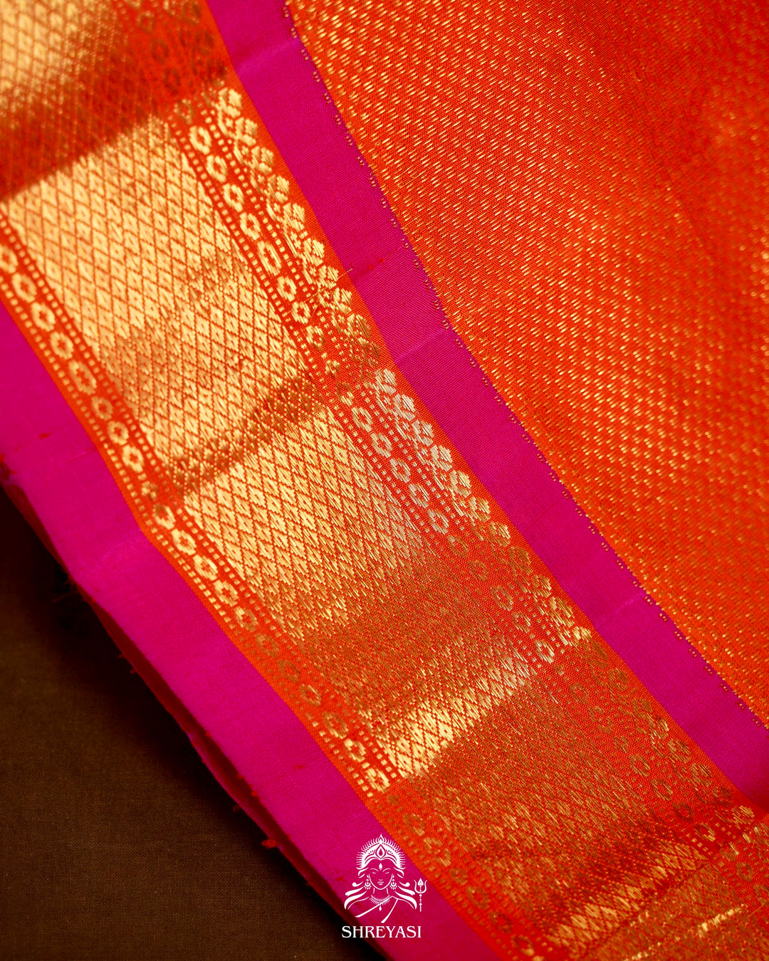 Handloom Pure Gadwal Silk Saree with Contrast Pallu & Full Bhuti Blouse