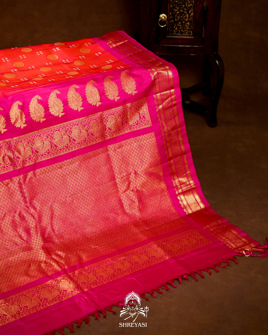 Handloom Pure Gadwal Silk Saree with Contrast Full Bhuti Blouse