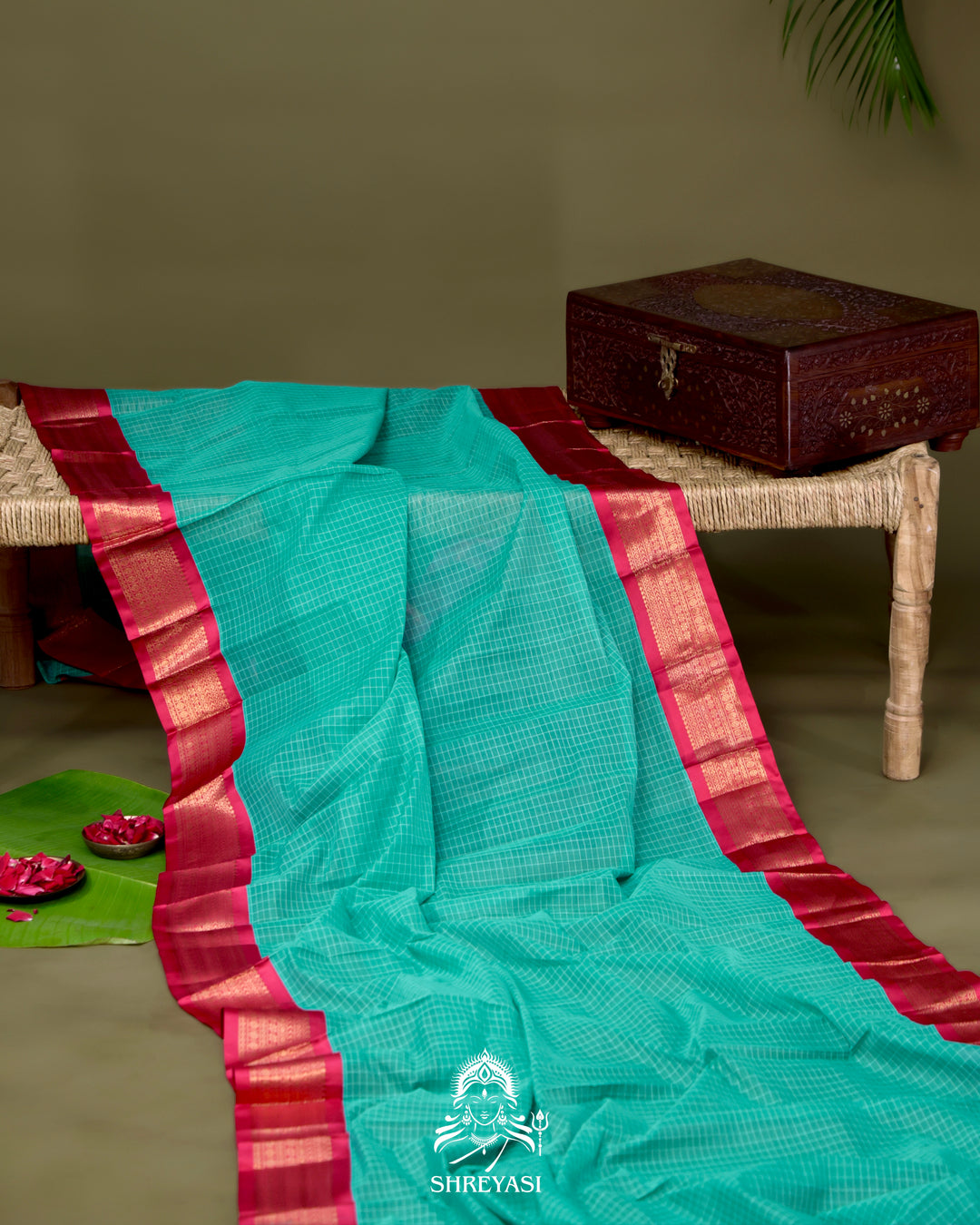 Handloom Pure Gadwal Cotton Saree with Contrast Silk Border and Zari Pallu