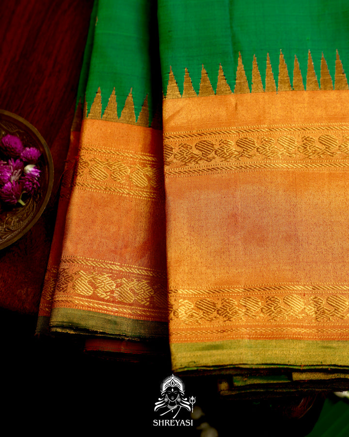 Handloom Pure Gadwal Silk Saree with Tissue Borders in Kuttu Korvai Weaving