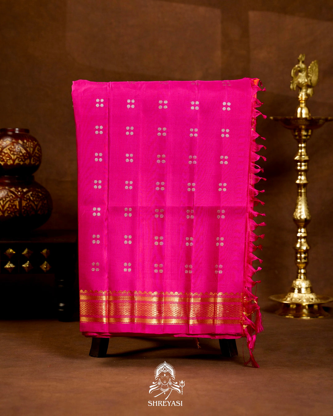 Handloom Pure Gadwal Silk Saree with Contrast Full Bhuti Blouse