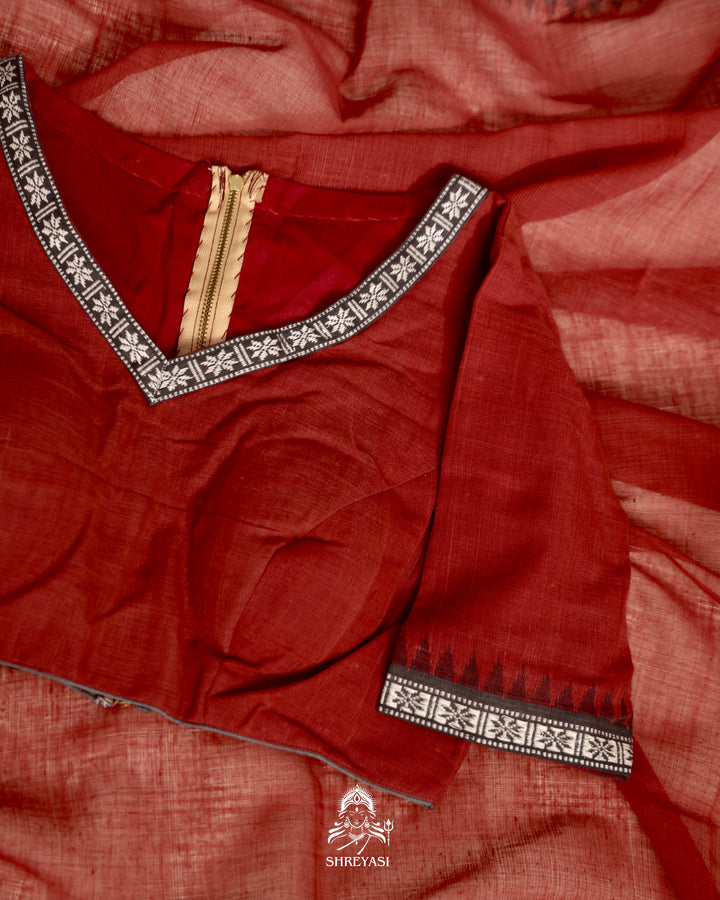Handloom Bawan Buta cotton saree with contrast borders and a soft breathable drape