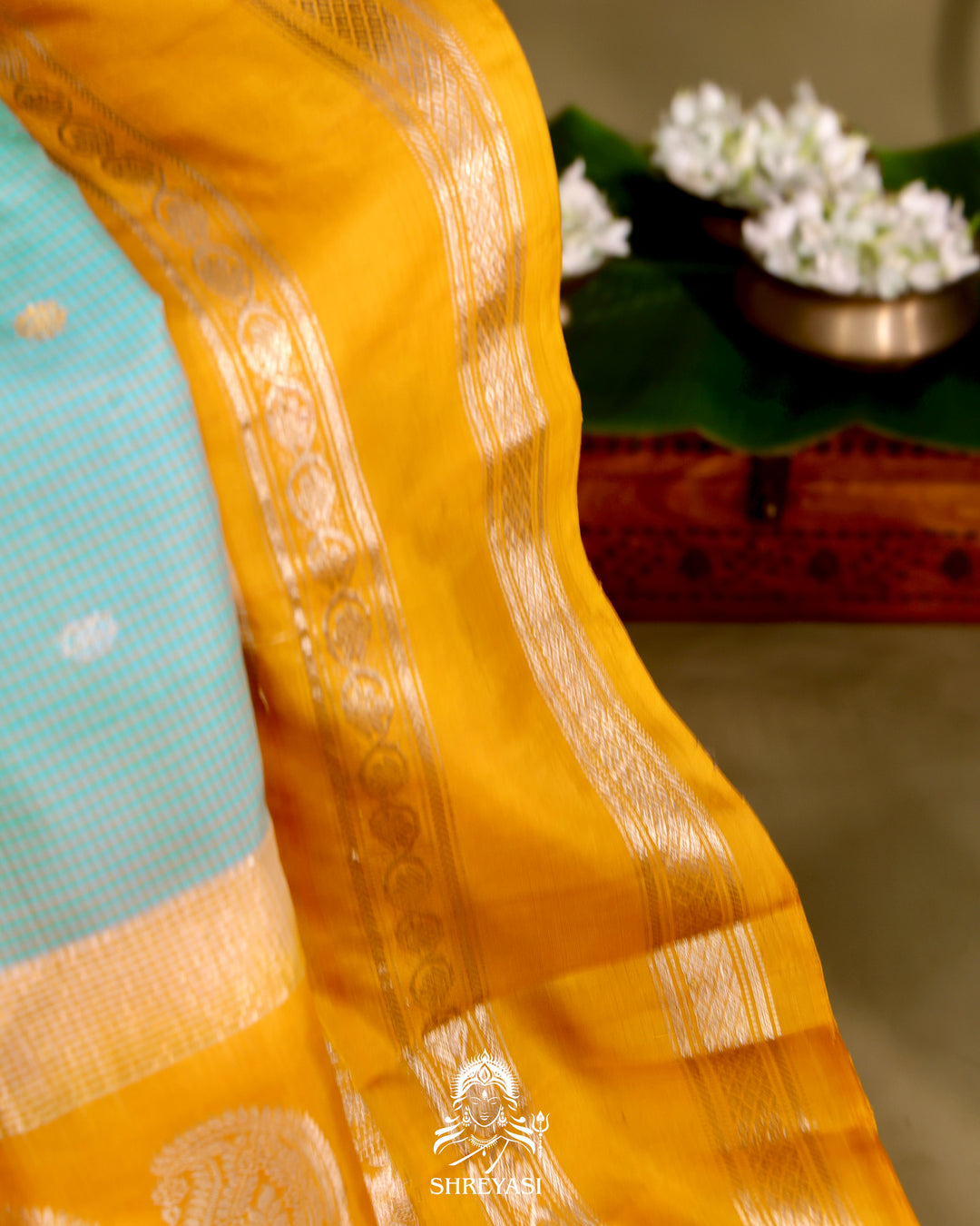 Gadwal Silk Saree with Kuttu Border