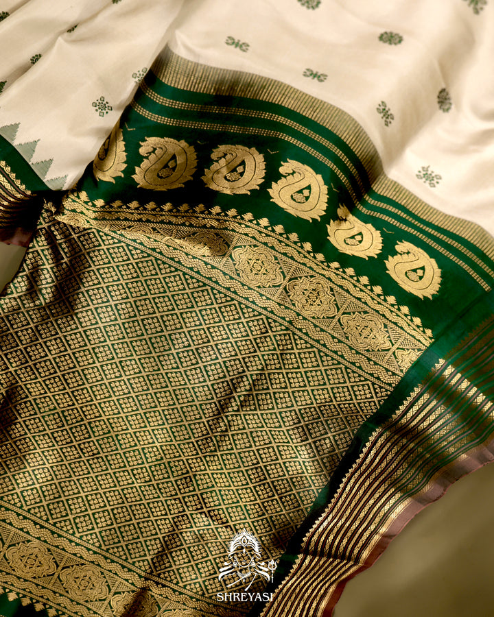Gadwal Silk Saree with Kuttu Korvai Border and Contrast Bhuti Blouse