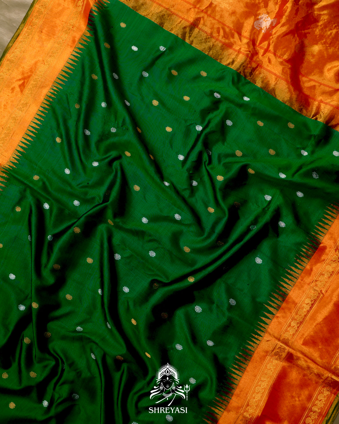 Handloom Pure Gadwal Silk Saree with Tissue Borders in Kuttu Korvai Weaving