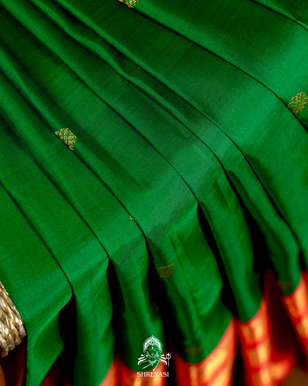 Handloom Pure Kanjivaram Silk Saree in Real Zari in Emerald Green with Kumkum Red Korvai Border