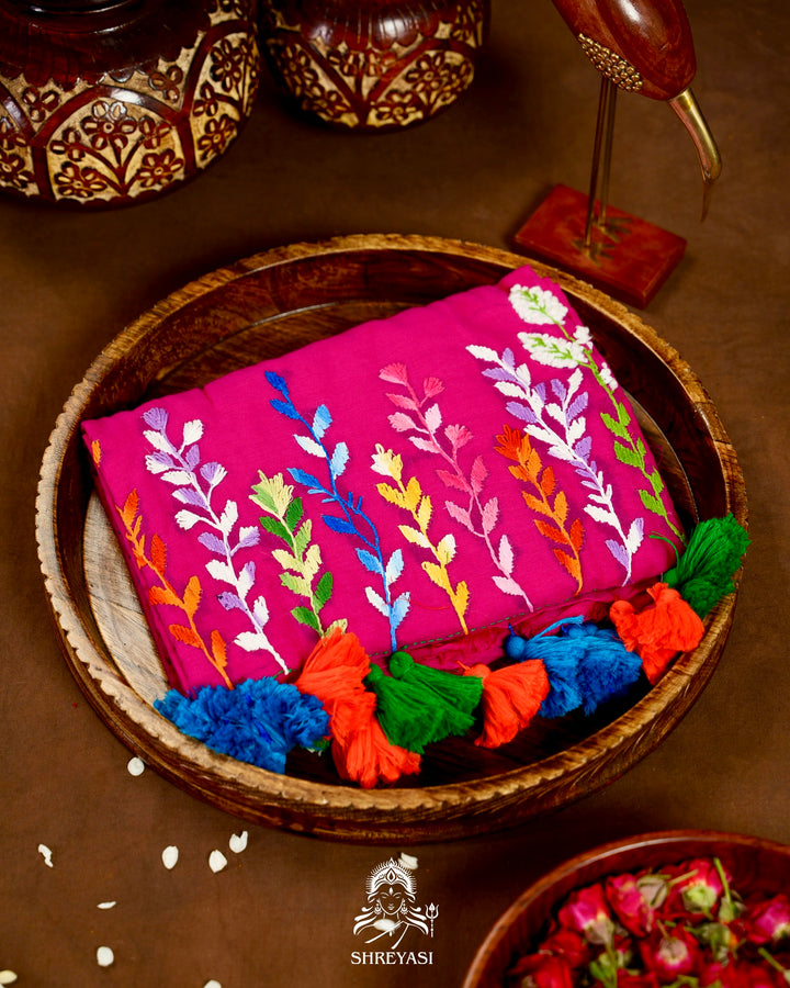 Handwoven Pure Mul Cotton Saree with Thread Embroidery