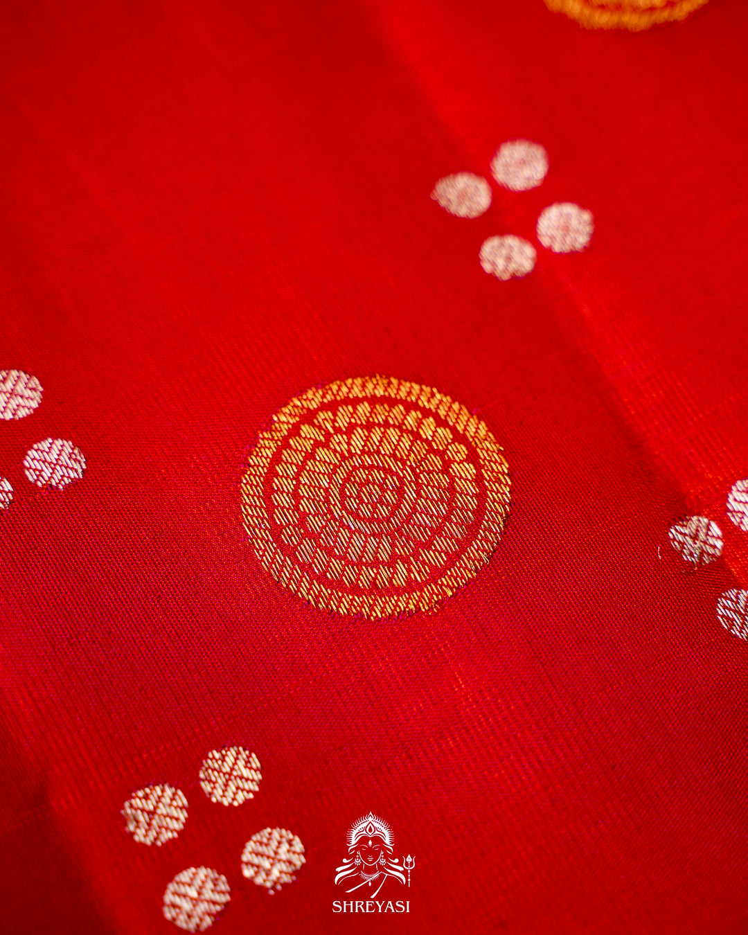 Handloom Pure Gadwal Silk Saree with Contrast Full Bhuti Blouse