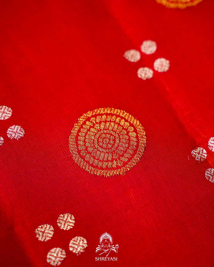Handloom Pure Gadwal Silk Saree with Contrast Full Bhuti Blouse