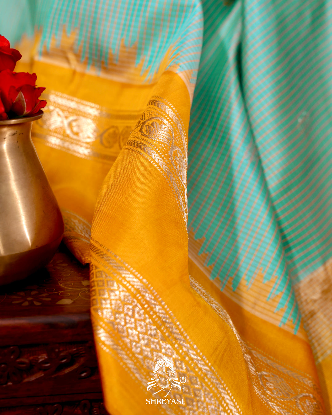 Gadwal Silk Saree with Kuttu Border