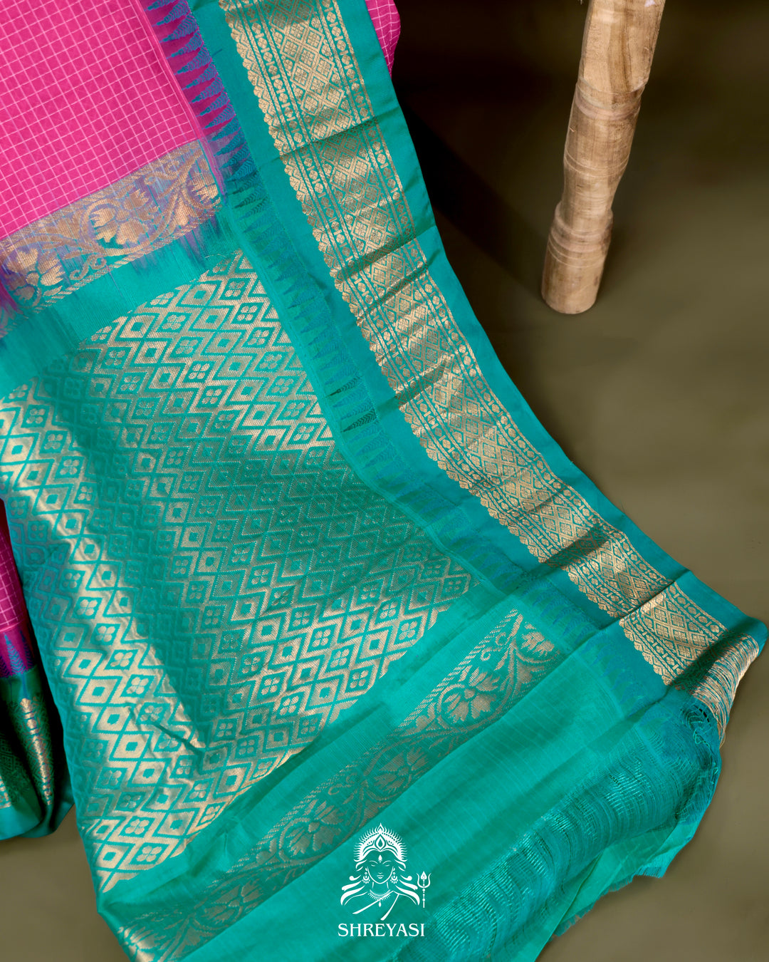 Handloom Pure Gadwal Cotton Saree with Contrast Silk Border and Zari Pallu