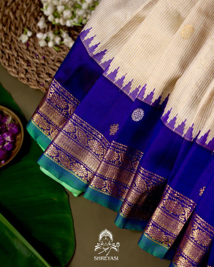 Handloom Pure Gadwal Silk Saree with Kuttu Korvai Border and Contrast Bhuti Blouse