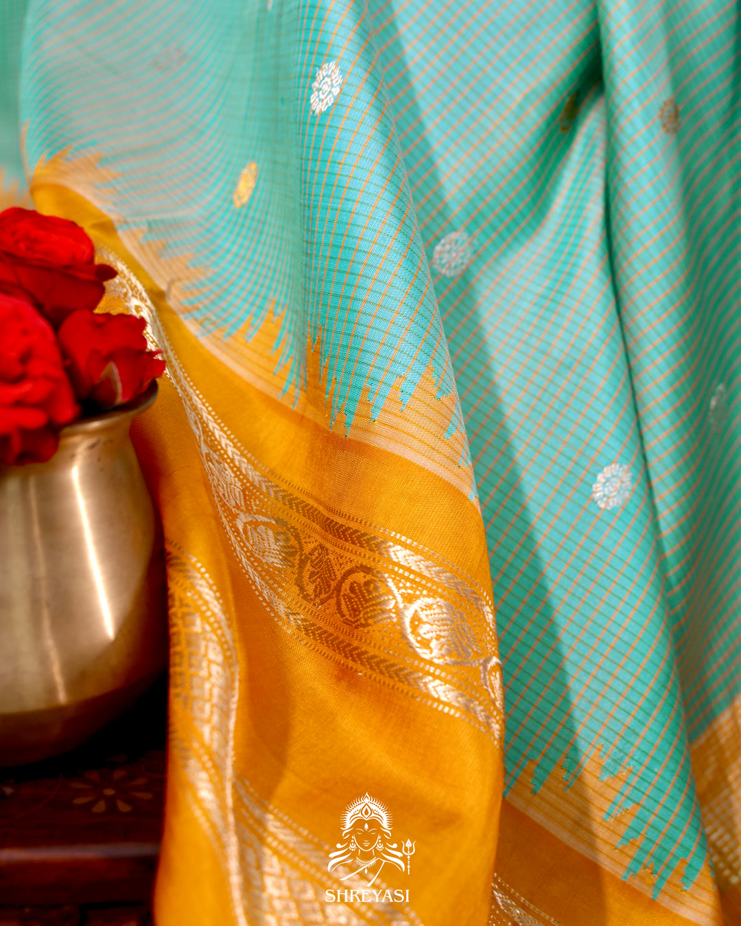 Gadwal Silk Saree with Kuttu Border
