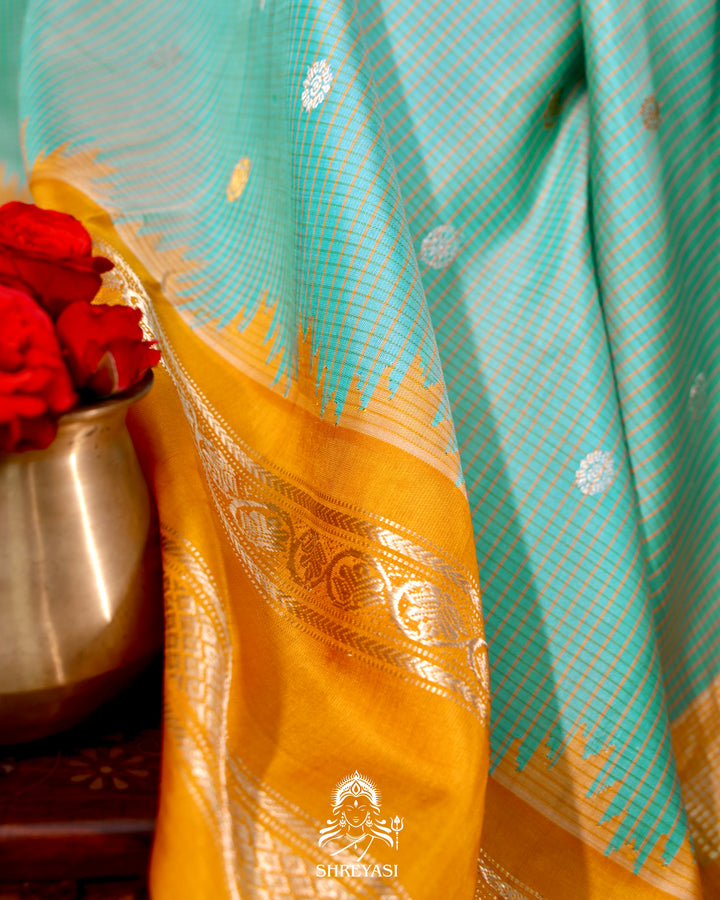 Gadwal Silk Saree with Kuttu Border