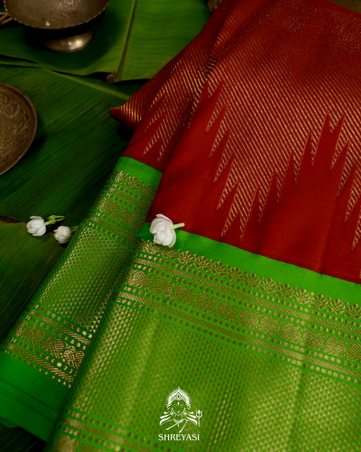 Handloom Pure Kanjivaram Silk Saree with Ettu Kol Weaving and Kuttu Korvai Border in Real Double Zari