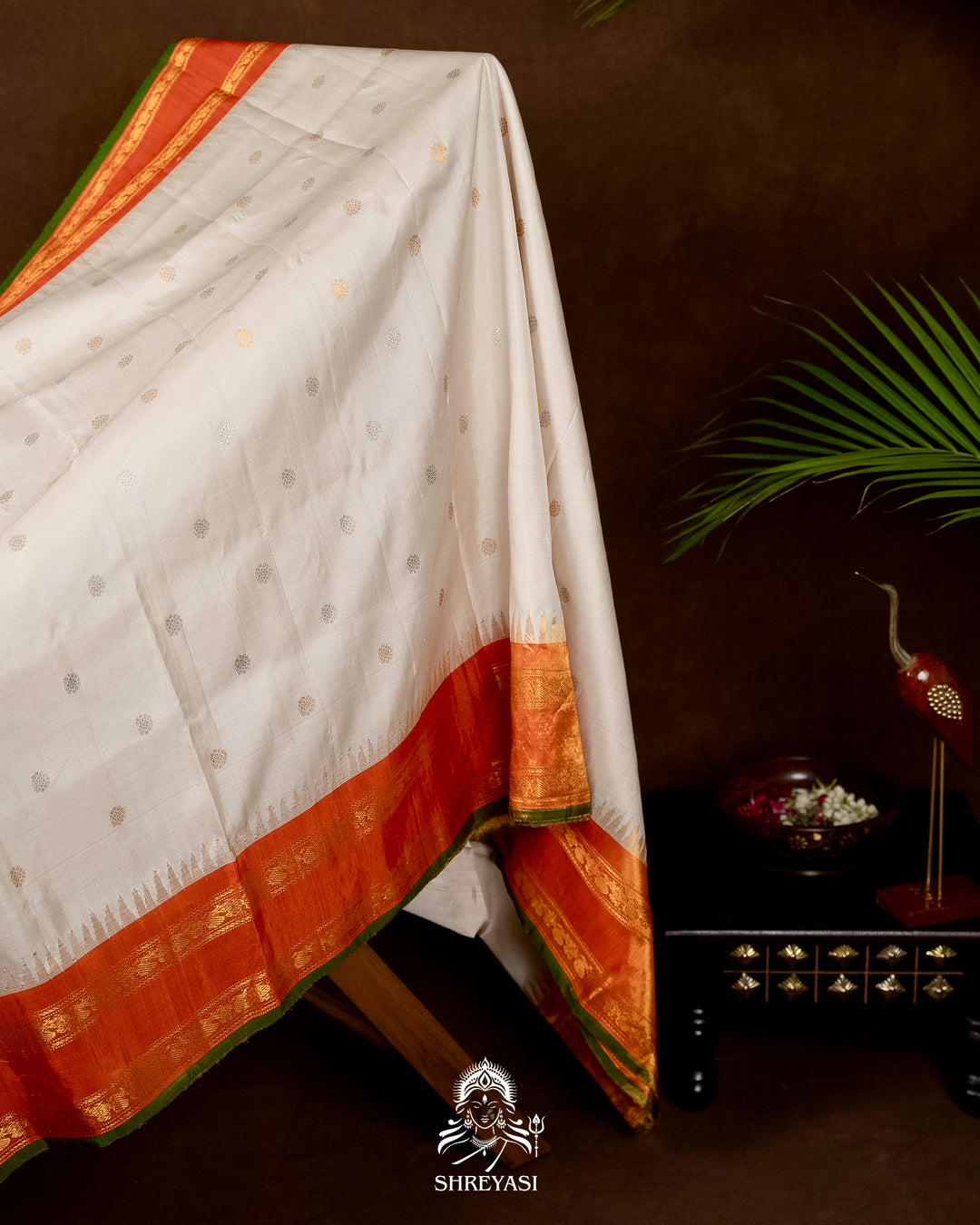 Handloom Pure Gadwal Silk Saree with Tissue Kuttu Border and full Bhuti Silk Blouse