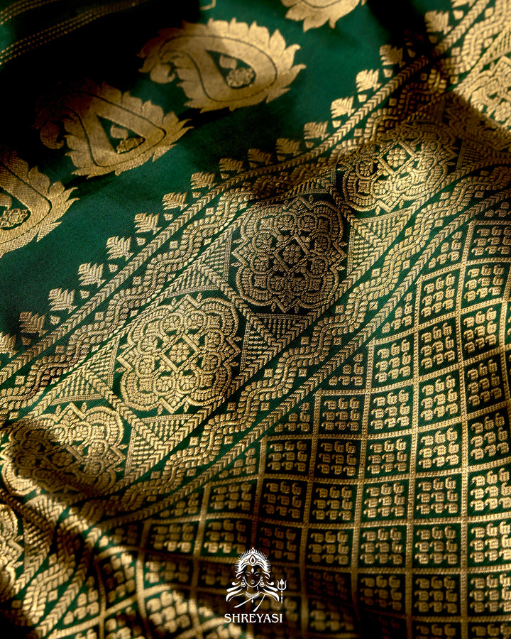 Gadwal Silk Saree with Kuttu Korvai Border and Contrast Bhuti Blouse
