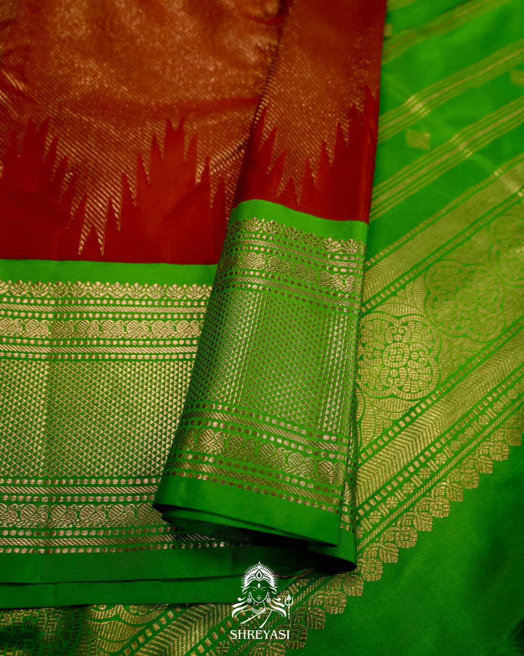Handloom Pure Kanjivaram Silk Saree with Ettu Kol Weaving and Kuttu Korvai Border in Real Double Zari