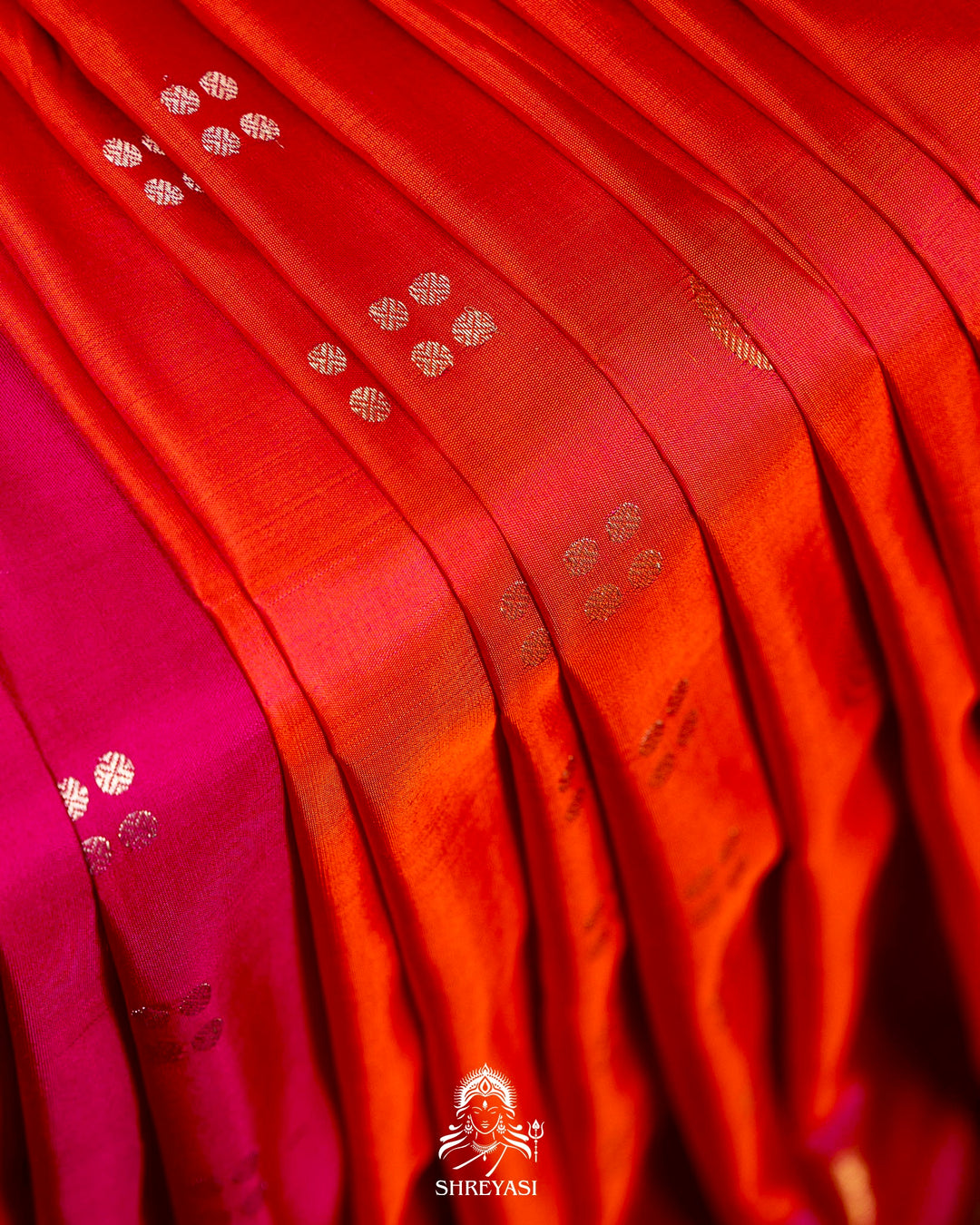 Handloom Pure Gadwal Silk Saree with Contrast Full Bhuti Blouse